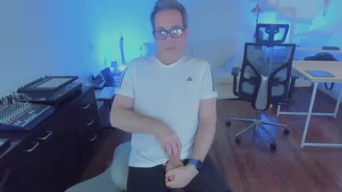 Snapshot of andy0pandi chatting on November 15, 10:23 am Andrew online show from November 15, 10:23 am