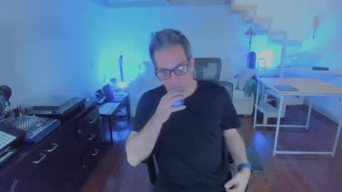 Snapshot of andy0pandi chatting on November 18, 3:34 am Andrew online show from November 18, 3:34 am