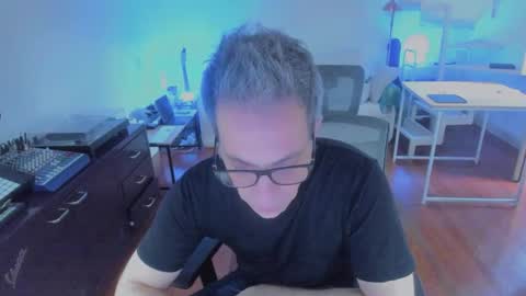 Snapshot of andy0pandi chatting on November 18, 6:45 pm Andrew online show from November 18, 6:45 pm