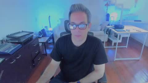 Snapshot of andy0pandi chatting on November 19, 2:50 pm Andrew online show from November 19, 2:50 pm