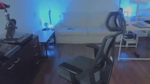 Snapshot of andy0pandi chatting on November 29, 7:44 am Andrew online show from November 29, 7:44 am