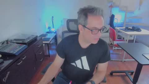 Snapshot of andy0pandi chatting on December 17, 3:07 pm Andrew online show from December 17, 3:07 pm