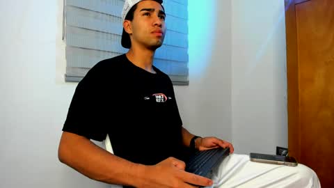 Snapshot of andy_0018 chatting on January 11, 8:00 am Andy online show from January 11, 8:00 am