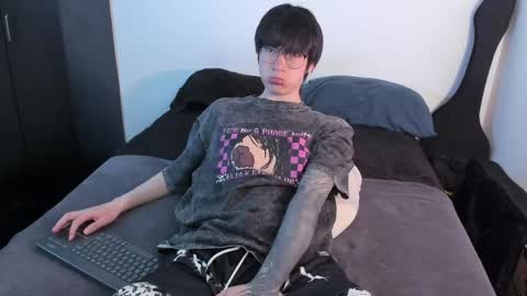 Snapshot of andy_bankai chatting on April 12, 12:59 am twx Andy twink3 online show from April 12, 12:59 am