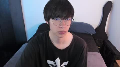 Snapshot of andy_bankai chatting on April 17, 9:51 pm twx Andy twink3 online show from April 17, 9:51 pm