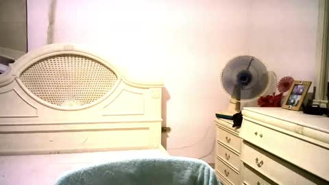 Snapshot of andy_look chatting on May 17, 1:36 am Andy Look online show from May 17, 1:36 am