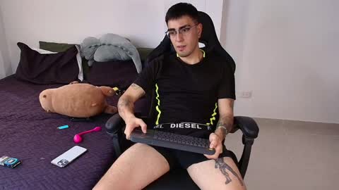Andres online show from February 25, 8:19 pm
