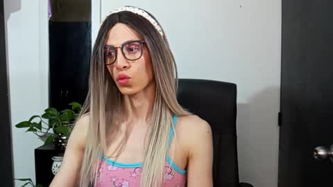 Snapshot of andy_vander chatting on November 29, 9:12 am Andy van der Rose online show from November 29, 9:12 am