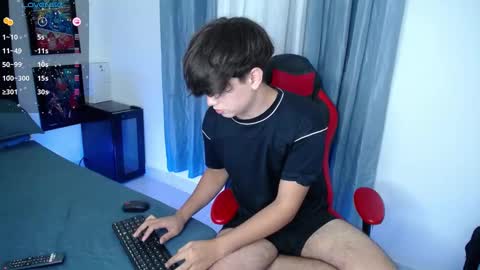 Snapshot of andyboy_19 chatting on December 10, 11:19 pm andy online show from December 10, 11:19 pm