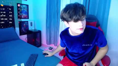 Snapshot of andyboy_19 chatting on January 19, 12:38 am andy online show from January 19, 12:38 am