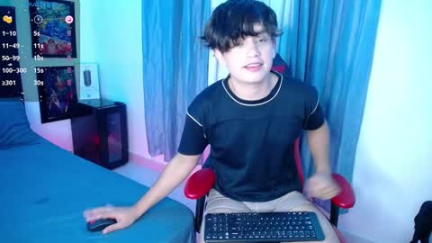 Snapshot of andyboy_19 chatting on January 22, 3:20 am andy online show from January 22, 3:20 am