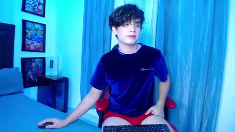 Snapshot of andyboy_19 chatting on February 8, 11:24 pm andy online show from February 8, 11:24 pm