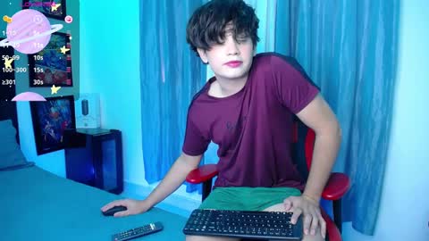 Snapshot of andyboy_19 chatting on February 18, 10:14 pm andy online show from February 18, 10:14 pm