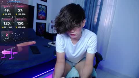 Snapshot of andyboy_19 chatting on October 17, 10:23 pm andy online show from October 17, 10:23 pm