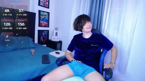 Snapshot of andyboy_19 chatting on November 10, 11:37 pm andy online show from November 10, 11:37 pm