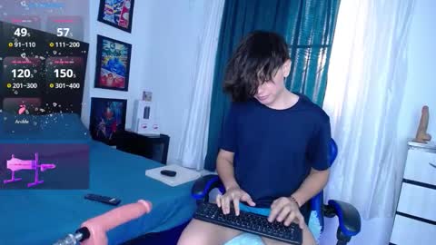 Snapshot of andyboy_19 chatting on December 2, 9:43 pm andy online show from December 2, 9:43 pm