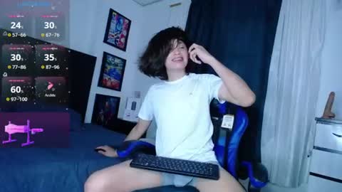 Snapshot of andyboy_19 chatting on July 8, 11:09 pm andy online show from July 8, 11:09 pm