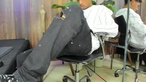 Andy  online show from May 4, 10:44 am