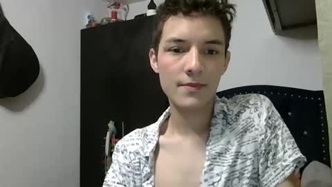 Snapshot of andytwi chatting on April 13, 10:59 pm Andy online show from April 13, 10:59 pm