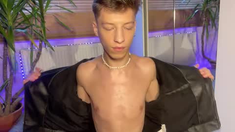 Snapshot of andytwinkkk chatting on January 23, 12:30 pm AndyTwinkkk online show from January 23, 12:30 pm