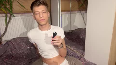 Snapshot of andytwinkkk chatting on January 25, 2:36 pm AndyTwinkkk online show from January 25, 2:36 pm