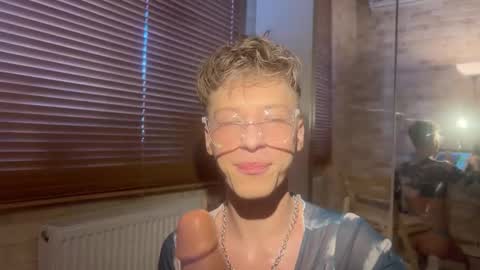 Snapshot of andytwinkkk chatting on March 1, 10:24 am AndyTwinkkk online show from March 1, 10:24 am