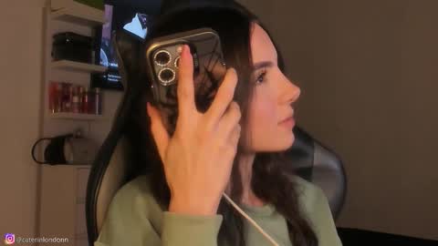 Snapshot of anelisse_ chatting on November 11, 3:28 am online show from November 11, 3:28 am