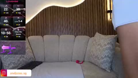 Snapshot of aneljones chatting on June 18, 7:51 pm Anell online show from June 18, 7:51 pm
