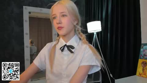 Snapshot of anellyball_ chatting on July 22, 9:12 am Anelly online show from July 22, 9:12 am