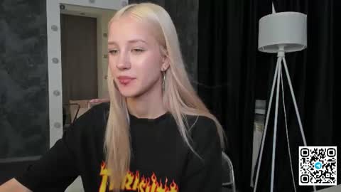 Snapshot of anellyball_ chatting on July 28, 4:39 pm Anelly online show from July 28, 4:39 pm