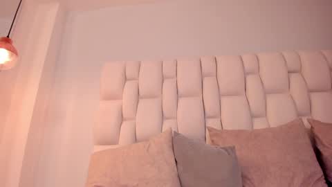 Snapshot of angeel_fox chatting on December 14, 6:46 am Angel online show from December 14, 6:46 am