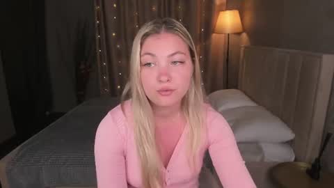 Snapshot of angel__grace chatting on June 11, 2:53 am Grace online show from June 11, 2:53 am