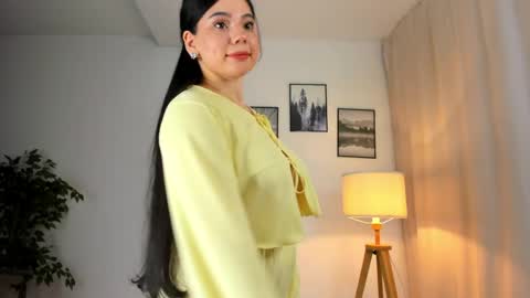 angel__kim online show from April 3, 5:22 pm