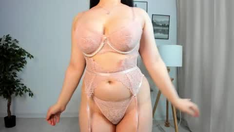 angel__kim online show from April 4, 5:43 pm