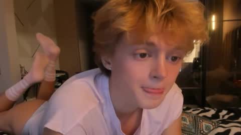 angel_andreww online show from May 16, 4:50 pm