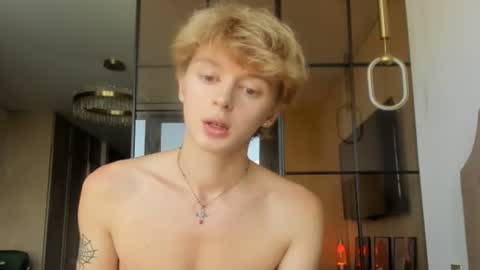 angel_andreww online show from June 15, 11:23 am
