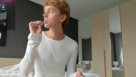 angel_andreww online show from July 25, 9:29 am