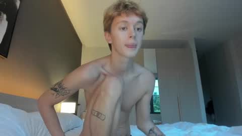angel_andreww online show from July 30, 11:42 am