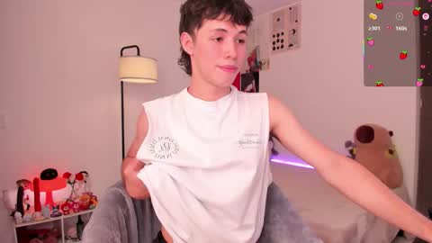 Snapshot of angel_bless19 chatting on October 30, 9:37 pm Angel help me with 100 thumbs up online show from October 30, 9:37 pm