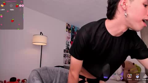 Snapshot of angel_bless19 chatting on November 22, 8:52 pm Angel help me with 100 thumbs up online show from November 22, 8:52 pm