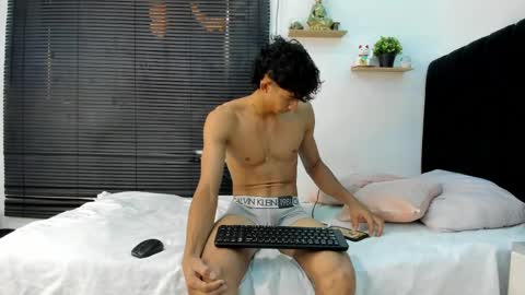 angel_boy0 online show from May 30, 8:50 pm