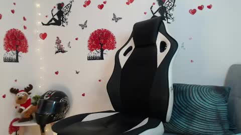 Snapshot of angel_curl chatting on January 22, 4:44 am Angel Curl online show from January 22, 4:44 am