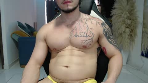 Snapshot of angel_curl chatting on April 9, 7:41 pm Angel Curl online show from April 9, 7:41 pm