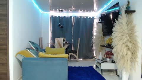 Snapshot of angel_curl chatting on April 29, 5:52 pm Angel Curl online show from April 29, 5:52 pm