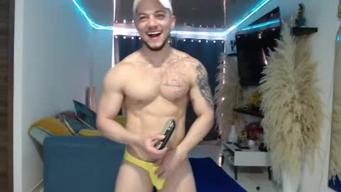 Snapshot of angel_curl chatting on May 4, 2:02 pm Angel Curl online show from May 4, 2:02 pm