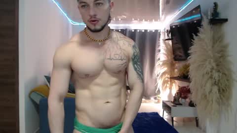 Snapshot of angel_curl chatting on May 6, 2:22 pm Angel Curl online show from May 6, 2:22 pm