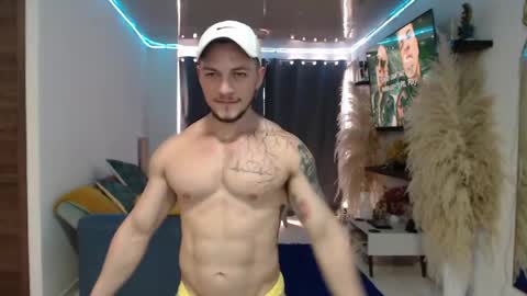 Snapshot of angel_curl chatting on May 7, 2:22 pm Angel Curl online show from May 7, 2:22 pm
