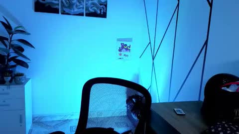 Snapshot of angel_dragun chatting on October 15, 4:23 am Angel-dragun online show from October 15, 4:23 am