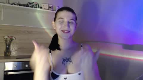 Snapshot of angel_gelya chatting on October 6, 2:03 pm Angel online show from October 6, 2:03 pm