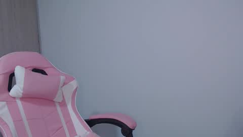 Snapshot of angel_girl10 chatting on January 6, 12:03 am Angel Girl online show from January 6, 12:03 am